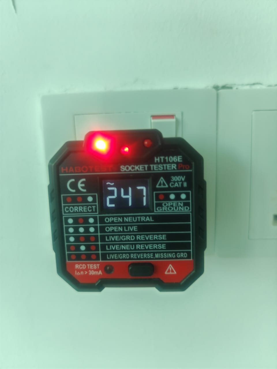 Ungrounded electrical socket defect detected in house inspection